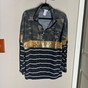Nw Camo and Black Striped Top ( M )